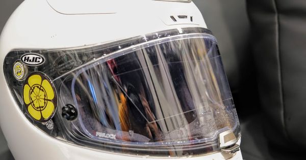 Cara Memasang Kaca Helm Yamaha R15. Begini Cara Pasang Fivi Film di Visor Helm, Sendirian Juga Bisa