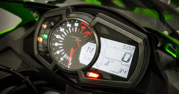 Cara Menyetel Gas Ninja 250 Fi. Begini Cara Mengatur Jam Di Spidometer Kawasaki Ninja ZX-25R