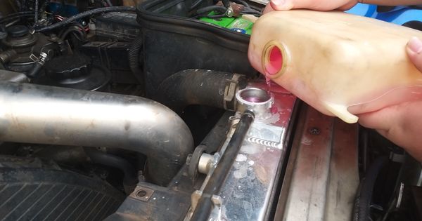 Cara Ganti Air Radiator Jupiter Mx. Tips Beli Mobil Bekas, Ganti Air Radiator Warna Hijau atau Merah