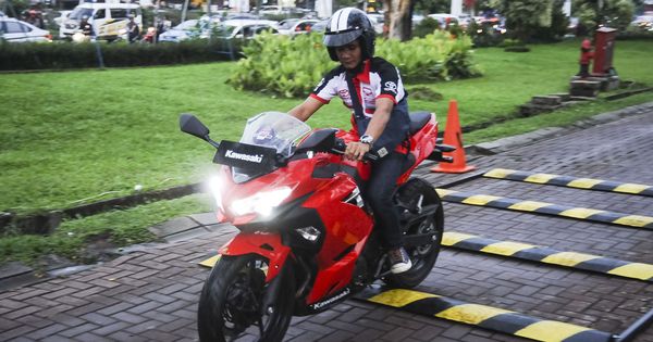 Oli Ninja 250 Karbu Berapa Liter. Kawasaki Ninja 250 Hemat Parah, Penggantian Oli Berkala Cuma 1