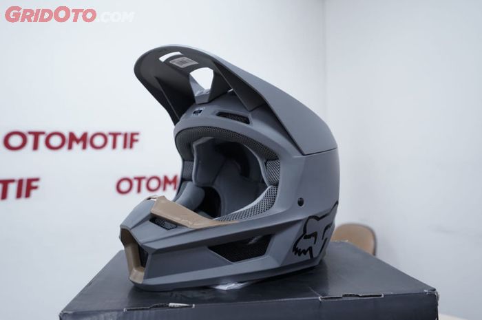 Bagian Bagian Helm Full Face. Helm Trail Punya Bentuk Runcing dan Pakai Pet, Ternyata Ini