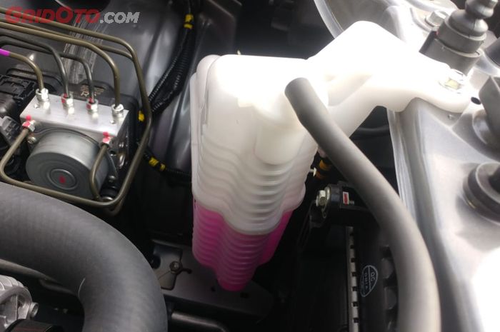 Air Radiator Berkurang Reservoir Penuh. Ini Penyebab Air Reservoir Radiator Berkurang, Patut Curiga Nih