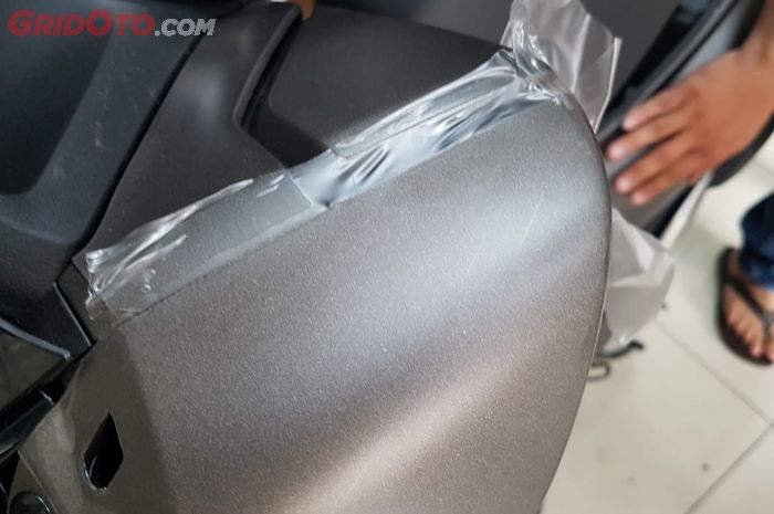 Cara Pasang Stiker Motor Full Body. Begini Cara Pasang Stiker di Cover Body Motor, Kelihatannya