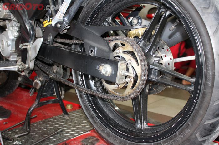 Ukuran Rantai New Vixion Original. Biaya Ganti Gear Set Yamaha New V-Ixion Lightning, Siapkan Uang