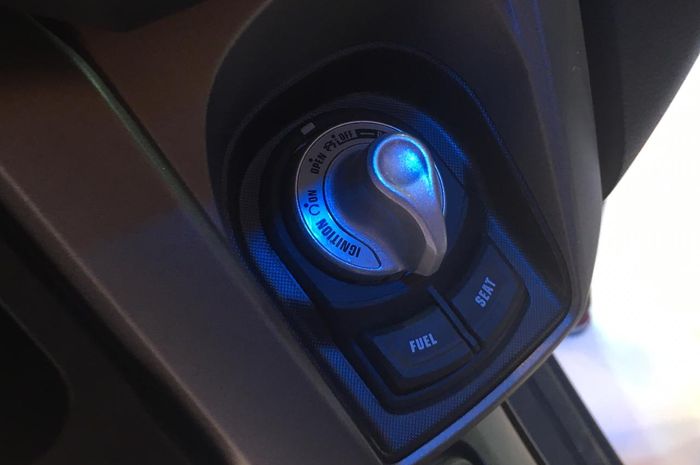Cara Membuka Jok Nmax. Sudah Keyless, Nih Cara Darurat Buka Bagasi Yamaha NMAX 155