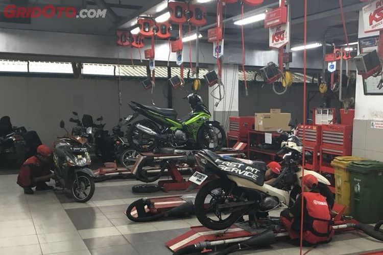 Service Motor Matic Apa Saja. Ladies Juga Perlu Tahu, Ini yang Dilakukan Mekanik Saat Servis