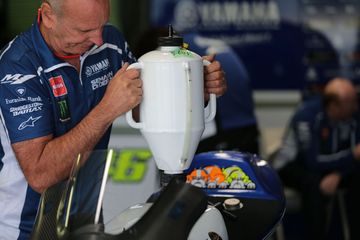1 Liter Bensin Berapa Kilometer Motor. Konsumsi Bensin Motor MotoGP, Satu Liter Untuk Berapa Kilometer