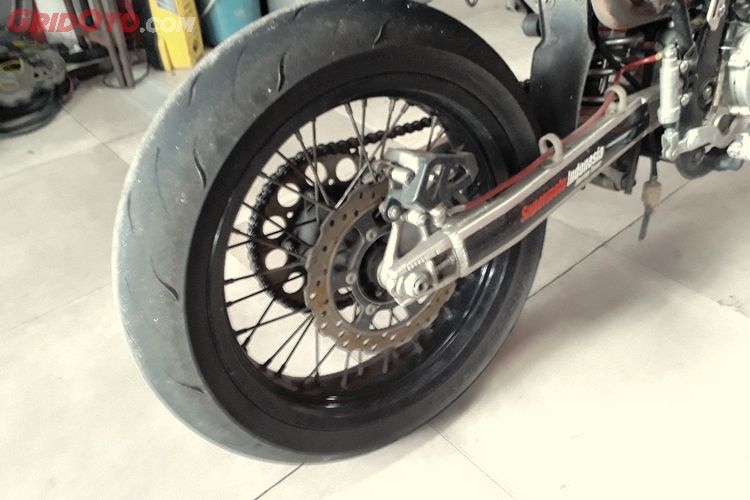 Ukuran Ban Standar D Tracker 150. Mau Modif Supermoto? Simak Panduan Memilih ukuran Pelek dan