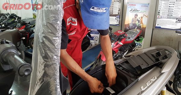 Cara Buka Jok Yamaha Mio M3. Begini Cara Buka Jok Yamaha Lexi Tipe S pada Kondisi Darurat