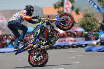 Cara Wheelie Motor Kopling. Blak-blakan Wawan Tembong: Kalau Mau Bisa Freestyle Jangan