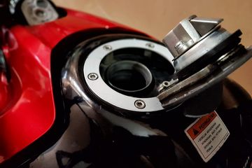 Cairan Pembersih Tangki Motor. Mudah! Begini Cara Hilangkan Endapan Air Tanpa Kuras Tangki