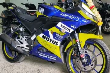 R15 V3 Kuning Modifikasi. Yamaha R15 v3 Tampil Meriah Pakai Decal Biru dan Kuning Cerah