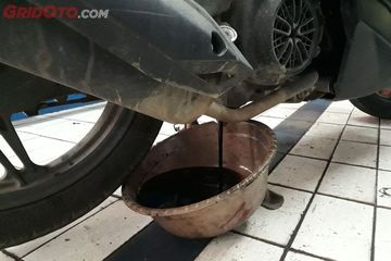 Oli Motul 5100 Tahan Berapa Km. Tak Cuma Jarak Tempuh, Begini Tanda Oli Motor Minta Diganti