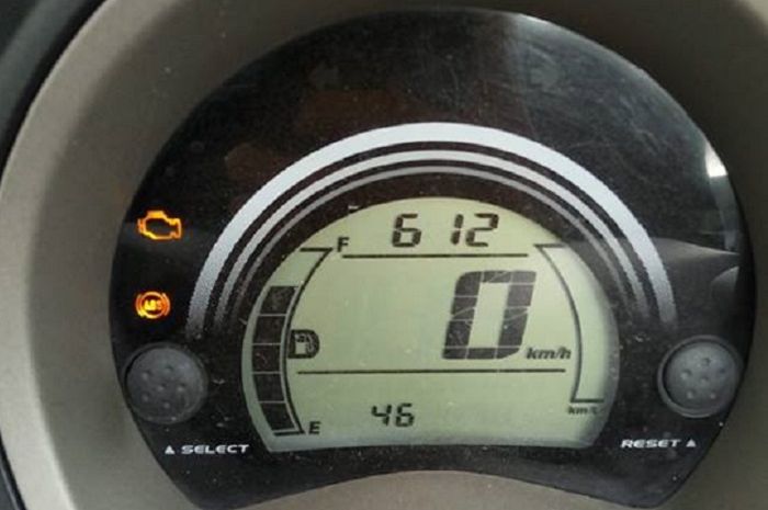 Indikator Oli Yamaha Nmax Berkedip. Spidometer Yamaha NMAX Berkedip? Bukan Eror, Reset Pakai