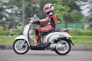 Busi Yang Bagus Untuk Scoopy Fi. Honda Scoopy Ada Empat Generasi dengan Tiga Mesin, Ini