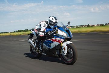 Bmw S1000rr Speed. Sadis, Lagi 290 KM/Jam Disalip BMW S1000RR, 319 Km/Jam