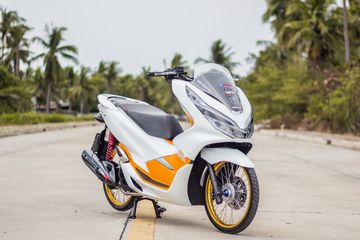 Honda Pcx Pakai Ban Cacing. Honda PCX Bikin Mata Segar, Kombinasi Warna Nyentrik, Serasi