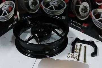 Aerox Double Disk. Yamaha Aerox 155 Makin Ciamik, Bisa Tanam Paket Pelek Cakram