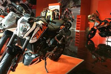 Harga Ktm Duke 250 Surabaya. Dealer KTM Surabaya Berikan Diskon, Kembaliannya Bisa Untuk