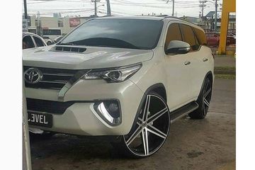 Hardtop Modif Ban Besar. Toyota Fortuner 'Cungkring' Akibat Pelek Besar dan Ban Berprofil