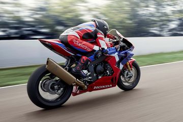 Spek Cbr1000rr. CBR1000RR-R FireBlade, Mesin 4 Silinder Inline Terkuat Honda