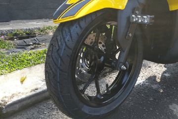 Ban Makan Sebelah. Kok Bisa Ban Depan Motor Matic Habis Sebelah, Ternyata