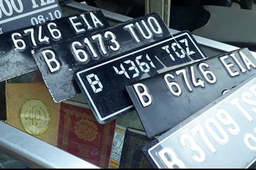 Harga Bikin Plat Nomor Mobil. Ternyata Bisa Membuat Pelat Nomor di Pinggir Jalan Berlogo