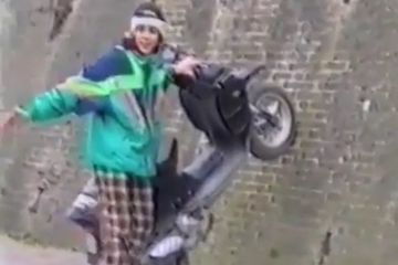 Modifikasi Motor Matic Untuk Freestyle. Lucunya Ulah Tengil Valentino Rossi Waktu Masih ABG, Freestyle