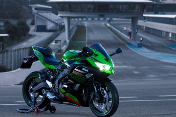 Ninja 250 Vs Zx25r. Kawasaki Ninja 250 Vs ZX-25R, Power Dan Bobot Diadu, Ini