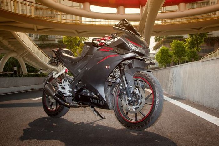 Modifikasi Motor R15 V3 Warna Hitam. Yamaha R15 Jadi Mirip Motor MotoGP Modal Aksesori Ini Doang