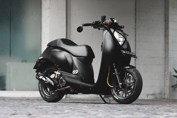 Modifikasi Scoopy Warna Hitam. Modifikasi Honda Scoopy Karbu Berkelir Hitam Ini Tembus Rp 14