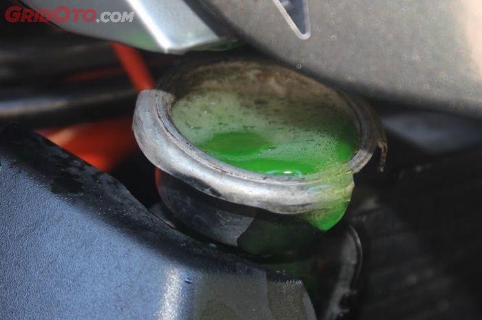 Penyebab Air Radiator Keluar Terus Dari Selang Pembuangan. Ini Dia Beberapa Penyebab Air Radiator Keluar Dengan Sedirinya
