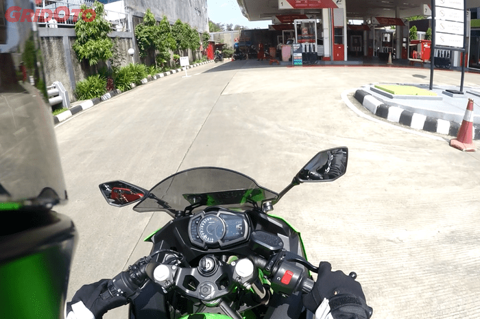 1 Liter Berapa Km Ninja 250 Injeksi. Gimana Konsumsi BBM All New Kawasaki Ninja 250 Dibanding