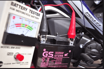 Aki Honda Beat Fi Berapa Ampere. Ternyata, Aki Untuk Motor Injeksi dan Karburator Berbeda Lho