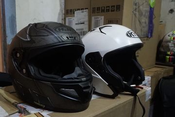 Cat Helm Terdekat. Kisaran Biaya Repaint dan Repair Helm di Bengkel Spesialis