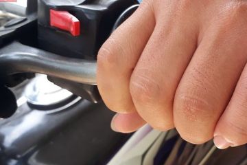 Gigi Masuk Tapi Tidak Bisa Jalan Motor. Tali Kopling Motor Putus? Begini Cara Agar Tetap Bisa Jalan ke