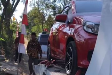 Kata Kata Honda. Honda Brio Digendong Towing Bikin Iri Jomblowati, Kata-kata di