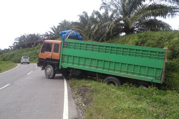 Cara Memperbaiki Rem Truk. Banyak Kasus Truk Rem Blong Sampai Mundur Ke Belakang