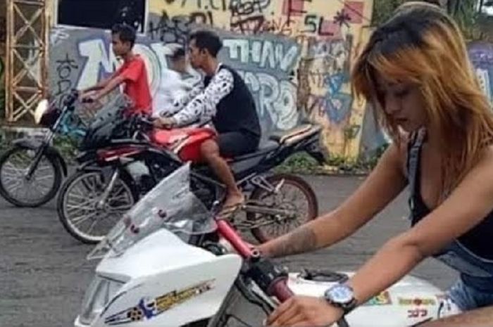 Balap Liar Drag Ninja. Cewek Seksi Cedera Parah Saat Balap Liar, Ninja Terlontar ke