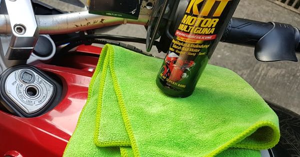 Cara Poles Body Motor. Cara Mudah Bikin Kinclong Body Motor, Bisa Dikerjakan Di Rumah