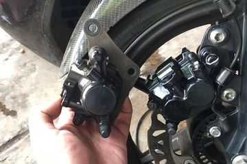 Kaliper R15 V2. Modal Rp 400 ribuan, Kaliper Rem Depan Yamaha NMAX Jadi Dual