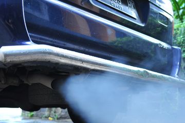 Asap Keluar Dari Selang Pernafasan Mesin Diesel. Keluar Asap Putih Pada Mesin Diesel, Curigai Komponen Ini Rusak