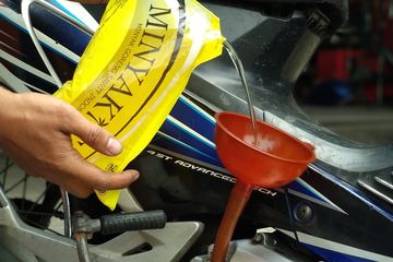Oli Yang Bikin Suara Mesin Halus. Oli Campur Minyak Goreng Bikin Suara Mesin Lebih Halus? Ini