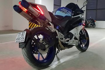 Modif Lampu Belakang Yamaha R15. Yamaha R15 Bokong Seksi, Knalpot Dobel, Sein Kayak Berapi