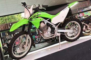 Stnk Motor Kawasaki Klx. Ini Beda, Kawasaki KLX 230R Hanya Bisa Dibeli Cara Cash