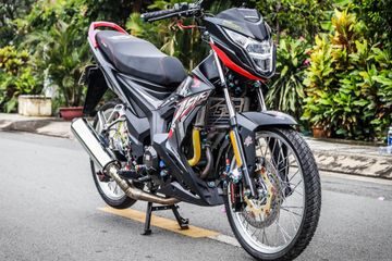 Velg Honda Sonic. Pilih Pelek Jari-jari, Tongkrongan Honda Sonic 150R Ini Jadi Seksi