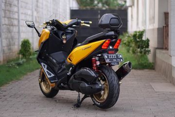 Modif Lampu Belakang Yamaha R15. Pakai Bokong ala TMAX, Yamaha NMAX Lama Jadi Lebih Sangar