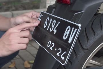 Spakbor Belakang Motor. Sebenarnya Penempatan Pelat Motor di Kolong Spakbor Boleh Gak