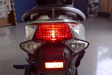 Lampu Belakang Nmax Nyala Terus. Simak Nih, Cara Atasi Lampu Rem Motor Matik yang Nyala Terus