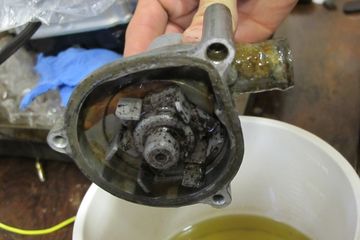 Tanda Seal Water Pump Vixion Rusak. Mesin Motor Kasar dan Susah Pindah Gigi? Waspada Seal Water